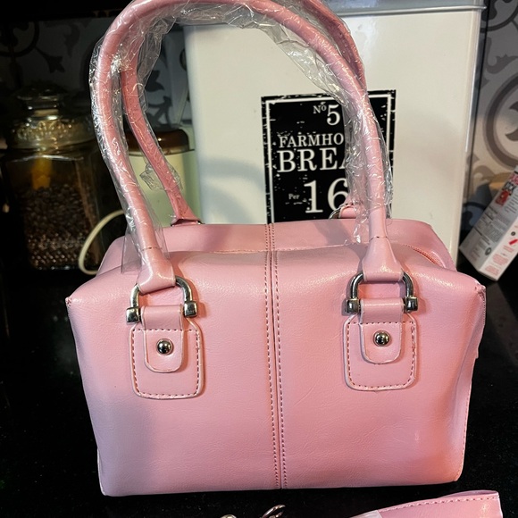jc fashion Handbags - NWT Y2K Baby Pink Barrel Bag - JC Fashion Satchel with Crossbody Strap
